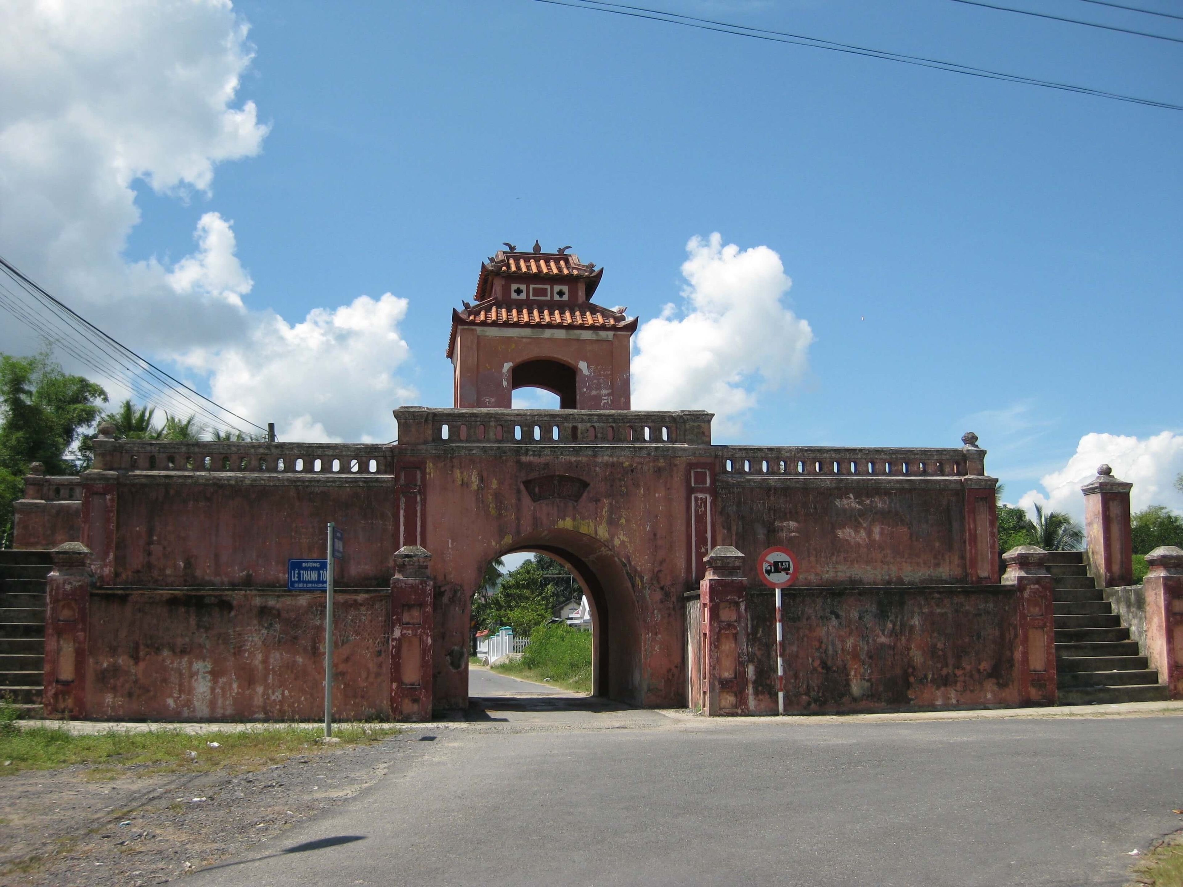 Dien Khanh Ancient Citadel - Hình 1